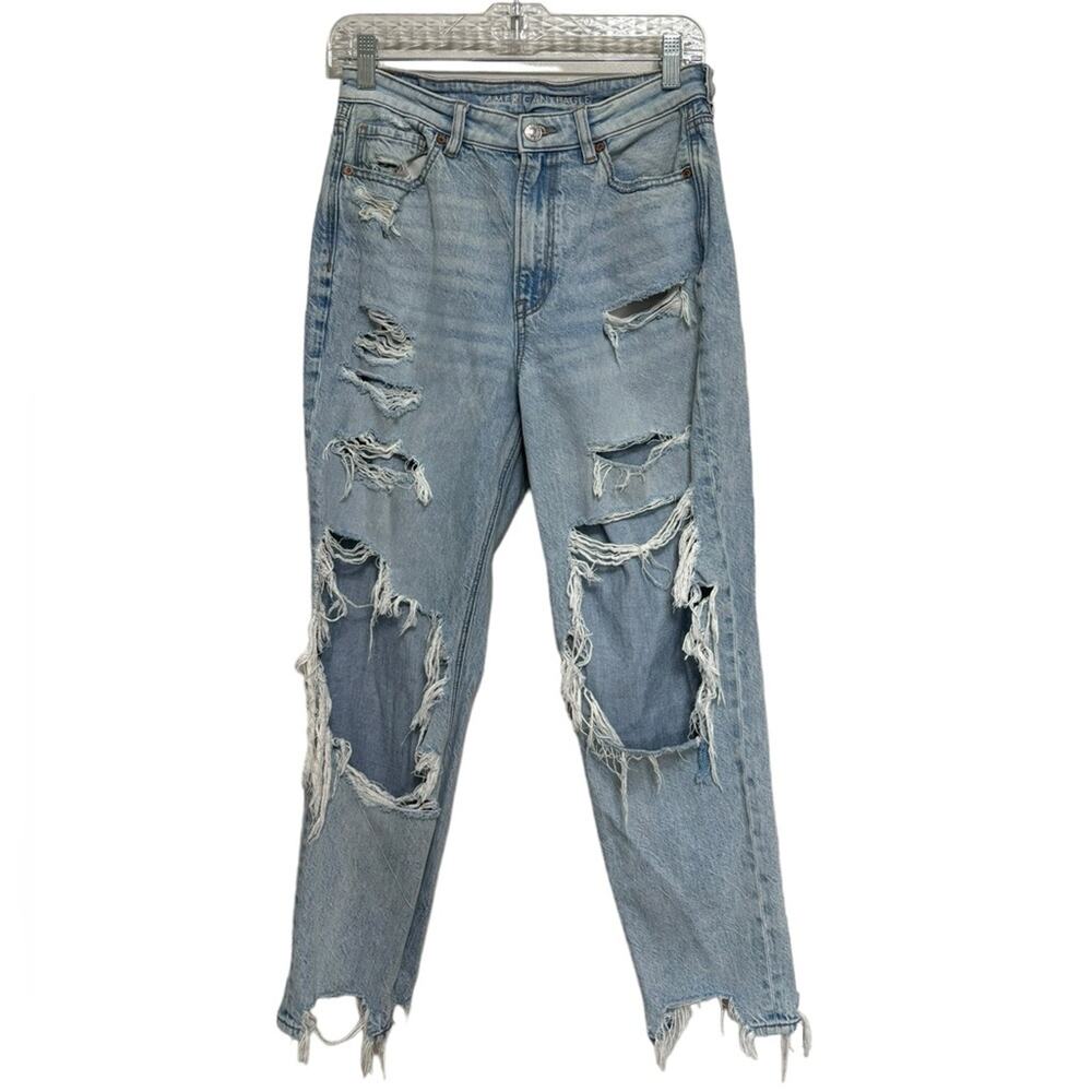 American Eagle Mom Jean with Comfort Stretch Waistband Light Wash - Size 6